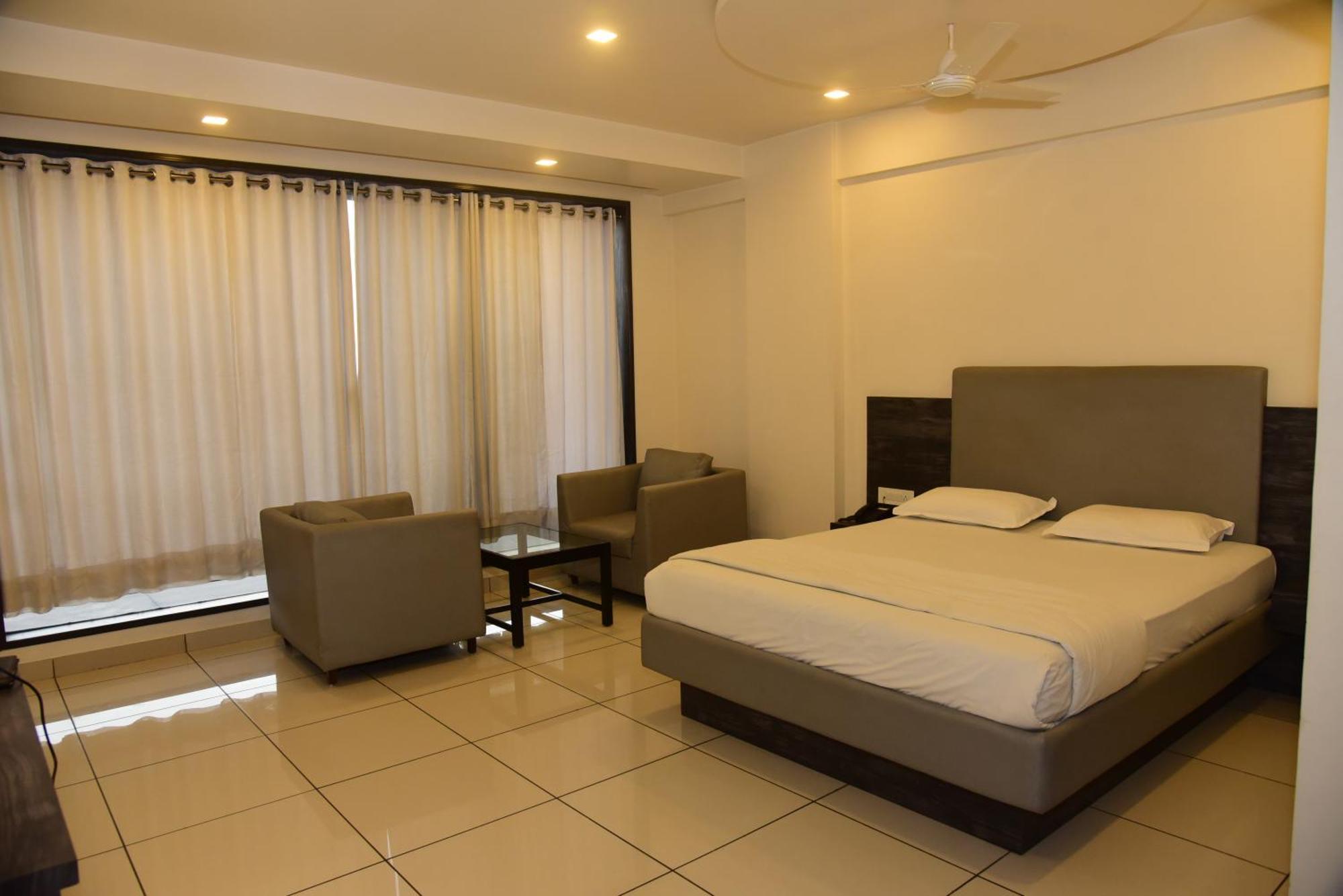 Srijan Inn Ābu Road Esterno foto
