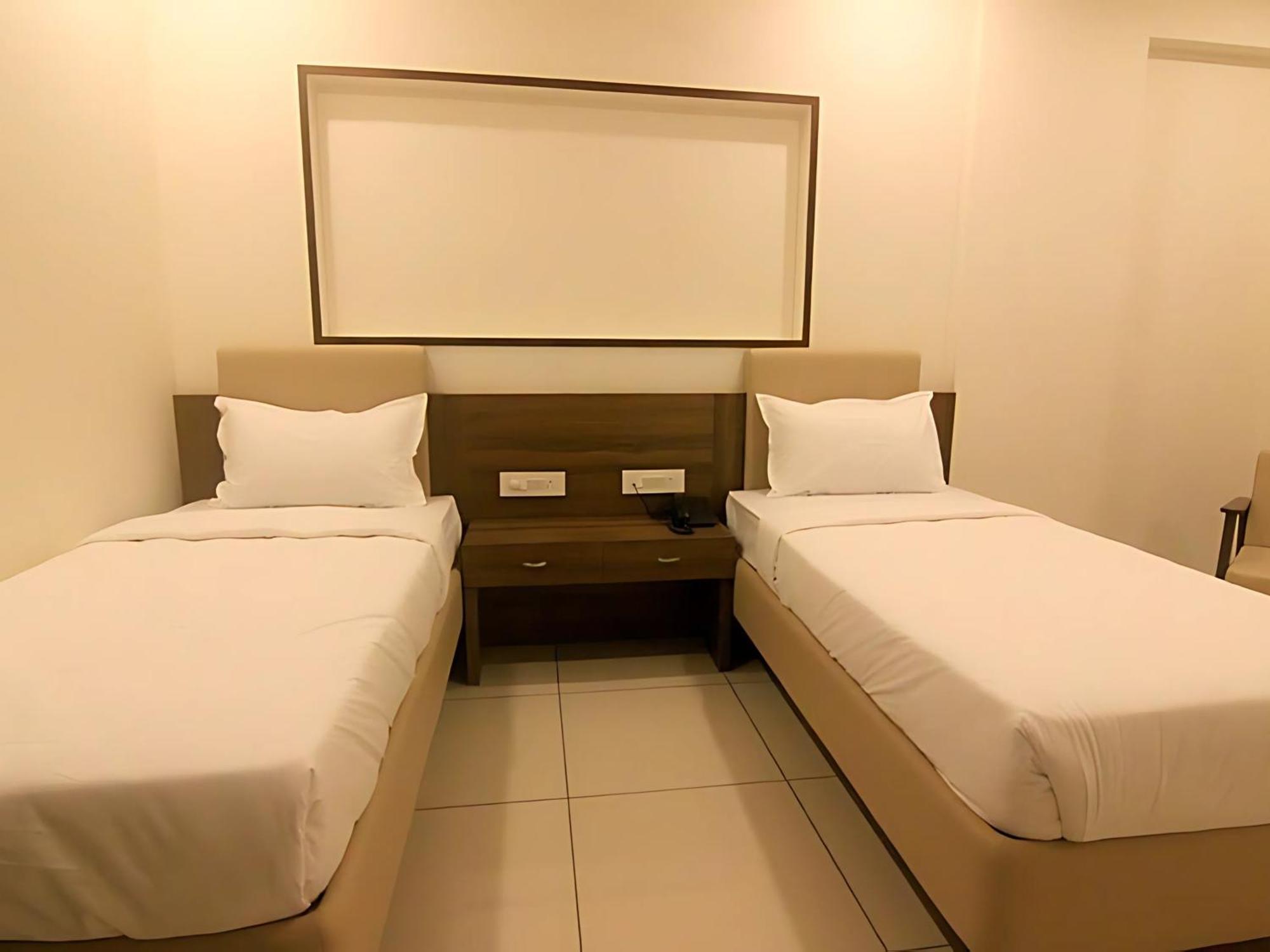 Srijan Inn Ābu Road Esterno foto