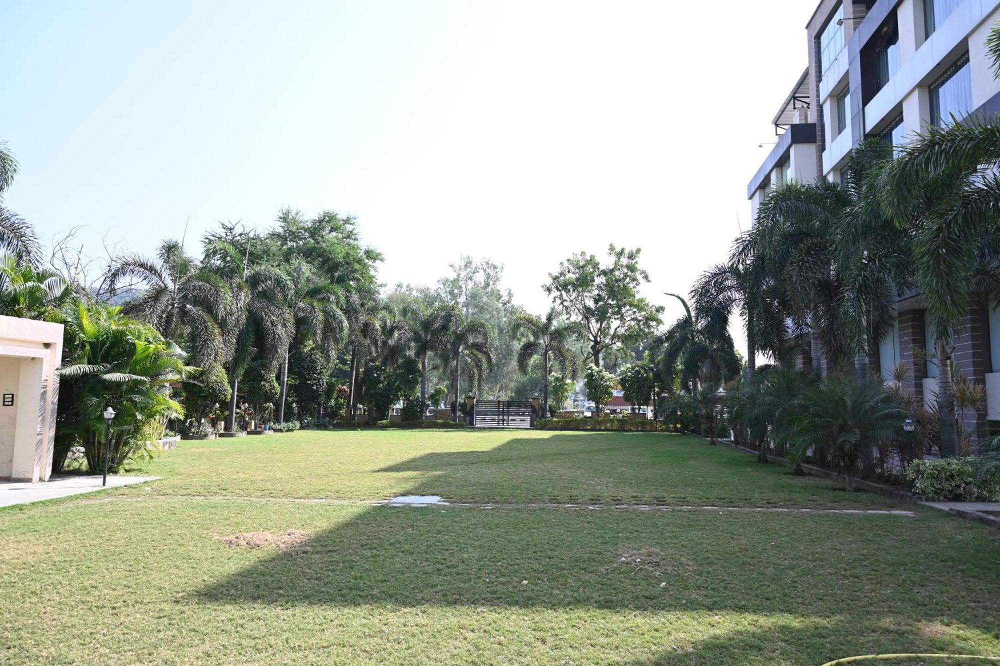 Srijan Inn Ābu Road Esterno foto